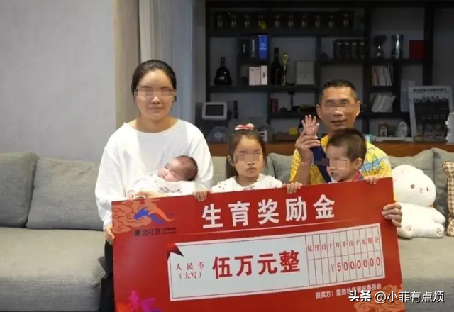 中国三年内男性数量对比，22年减少105万，23年少174万，24年呢？