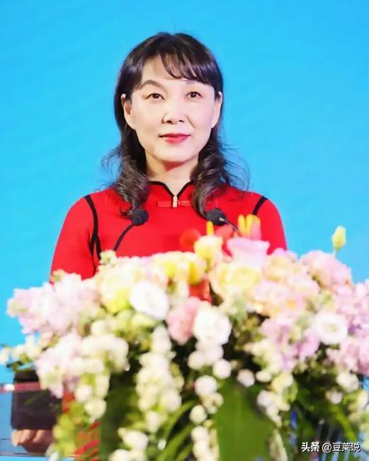 宗馥莉事件最新进展！直接将弟弟们从公司除名！态度强硬不惯着！