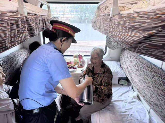 K1394次列车沿途都有啥美食美景？请收好，“90后”美女列车长帮你做攻略