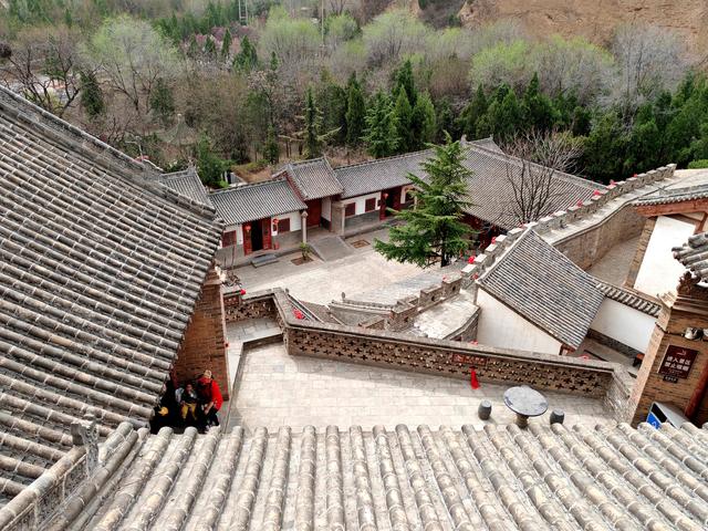 房上建房，院中寻院——夏县堆云洞
