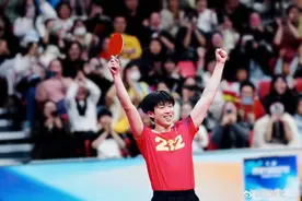 王楚钦机场被围拍，生气回怼：太夸张了，不让走啊！图片