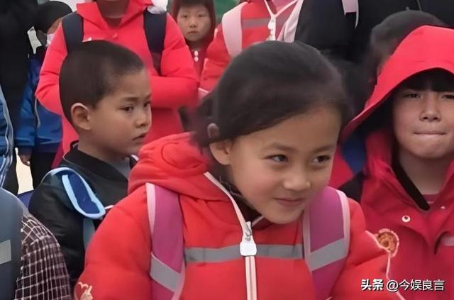 没钱还硬装？宁夏一笑成名拒绝百万签约的小女孩，现在成了这样