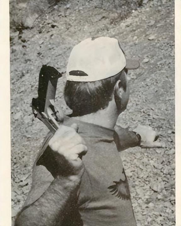 好莱坞的军火库：深度揭秘“机械战警”的武器选用与改装