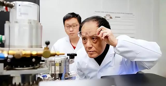 美俄都没攻克的难题，被中国一老头突破，奖励1000万他全捐了