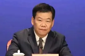 深圳前副市长黄敏被"双开" 曾是"北极鲶鱼"爷爷的上级图片