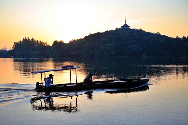 一次打卡三个“西湖十景”：不折不扣的杭州小而美徒步路线