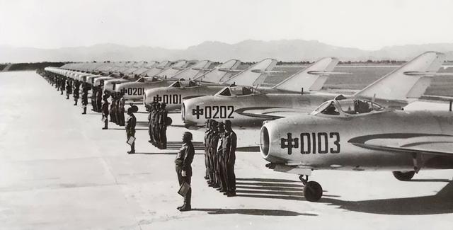 攻不了也守不住！中国空军在西藏上空，足足被印度空军欺负了40年