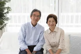 57岁大妈结扎后再度怀孕，每晚以泪洗面，痛苦不堪图片