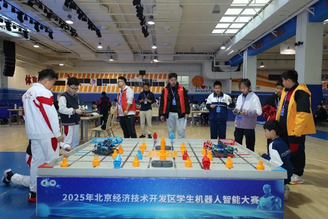 北京经开区举办学生机器人智能大赛,附现场图——