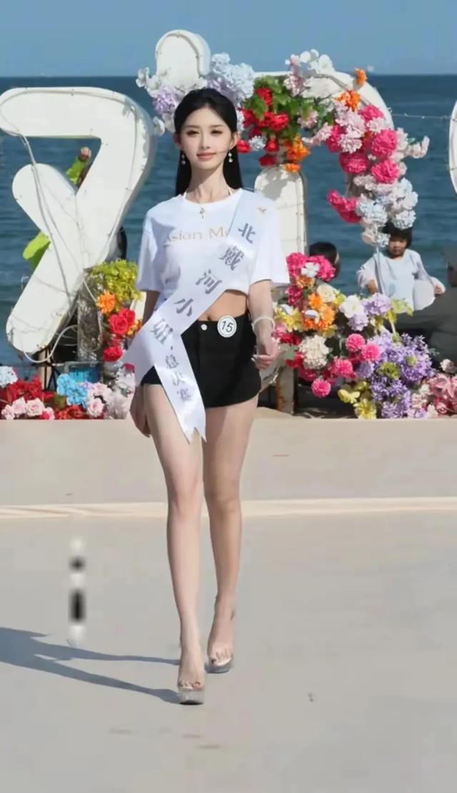 北戴河小姐亚军，清纯可爱，身材紧致！
