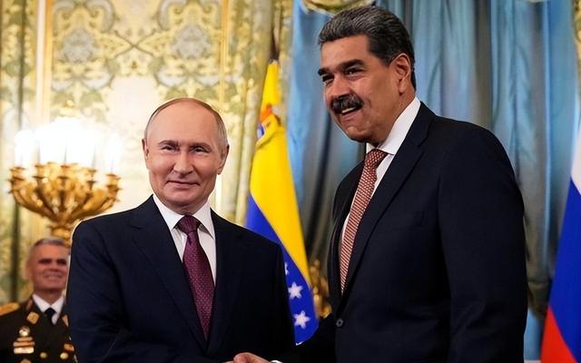 抢在特朗普开战前，普京政府通知美国，俄要保一人，中方也介入了