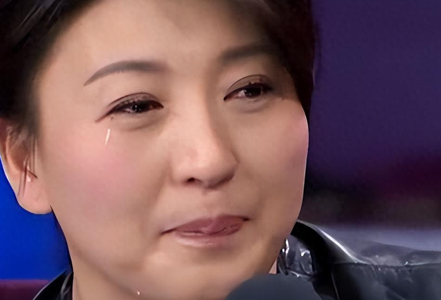 闫学晶道歉不到24小时，担心的一幕还是发生了，舆论反扑更加猛烈