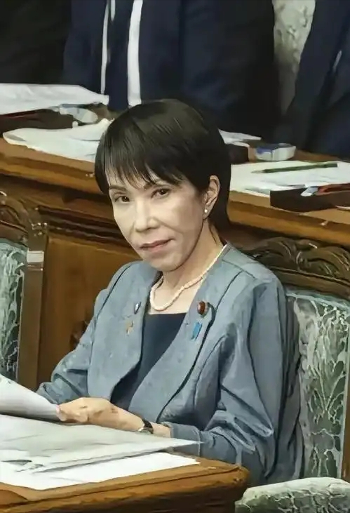 李在明已抵达日本	，对外交底！日本右翼突然发现：特朗普自顾不暇