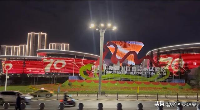 乌鲁木齐市水磨沟区——快来打卡！水磨沟街头“庆生花景”已上线，一起邂逅秋日里的缤纷与生机