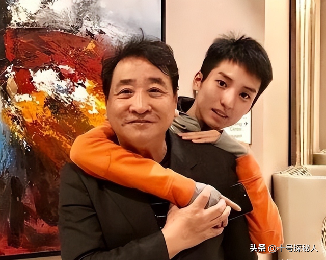 75岁姜昆的遗憾：女儿46岁依旧未婚未孕，继子反倒成了他的骄傲