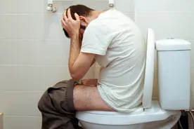 排便有这2个异常，尽快就医，千万别把自己拖成肠道癌！图片