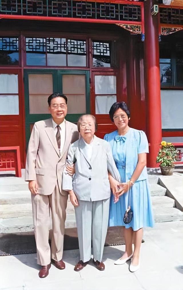 原国务院总理李鹏：外界传闻自己是周总理养子的说法，并不正确
