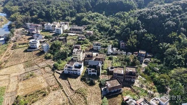 广东河源山环水绕的村庄，整个村子却无一人居住，村民到底去哪了