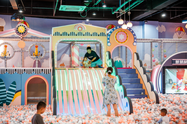 刷爆番禺人朋友圈的新地标，18000㎡的空间究竟藏着什么？