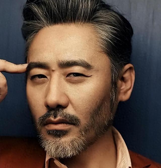 封杀四年，49岁赵薇财力状况接连被扒	，结果估计和你想得不一样