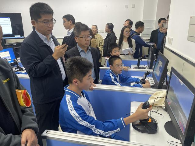 玉渊潭中学启动三大品牌 探索人工智能育人新范式