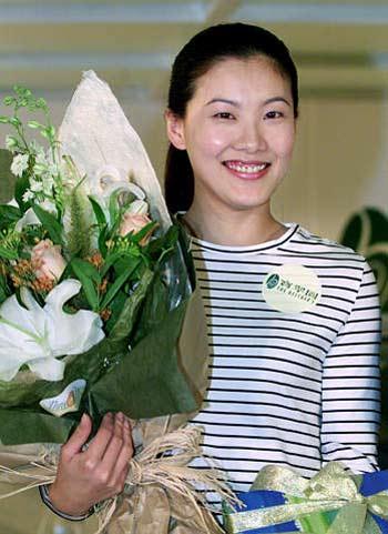 恩爱23年抵不过残酷现实，73岁梁锦松衰老萎缩，47岁伏明霞仍貌美