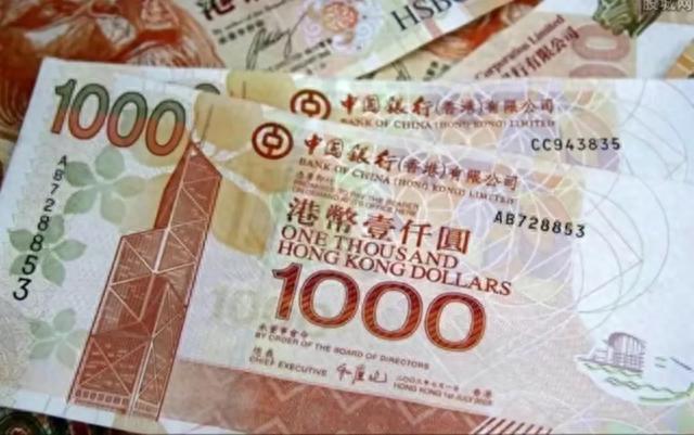 美女从不上班,每天躺在家里就有钱,民警:她家起码有几千万现金