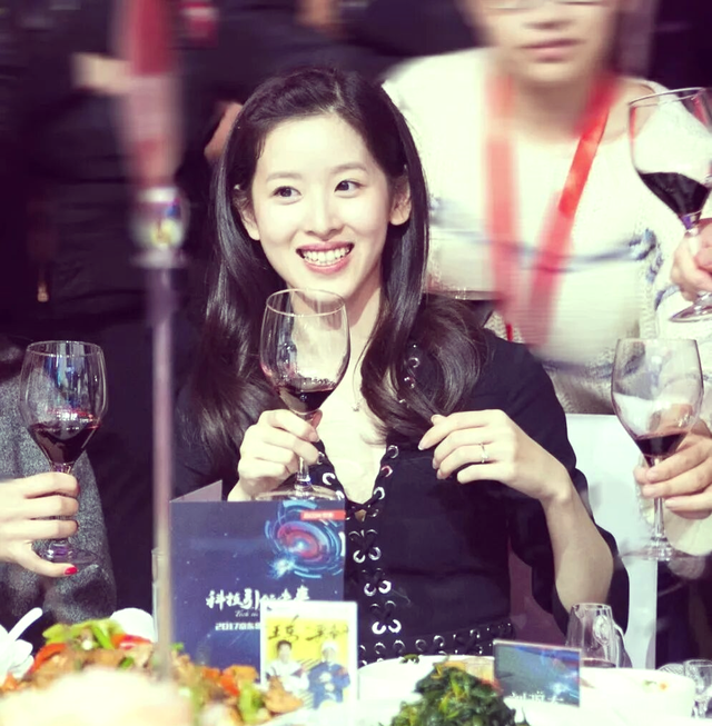 不装了！婚变传闻仅10天，31岁章泽天高调官宣喜讯，终于等到这天