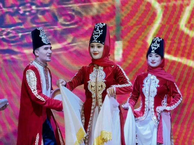 中国汽车旅行十大风云人物表彰暨届双十大路线颁奖盛典在和田举办