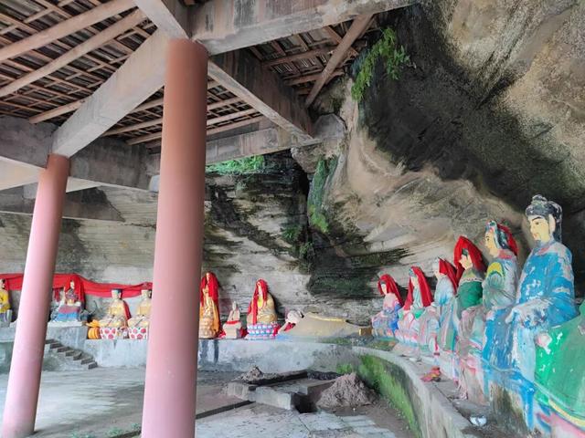 重庆璧山与江津交界处有一大寨，山上很多古迹，璧山八景之一