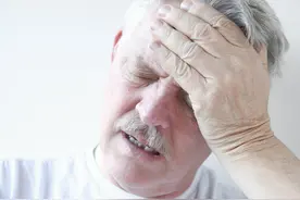 为什么患脑溢血的人越来越多？3种食物易让血管变堵，切记少吃图片