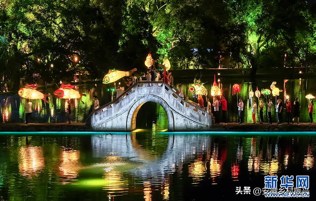 安徽黟县：画里宏村夜游热