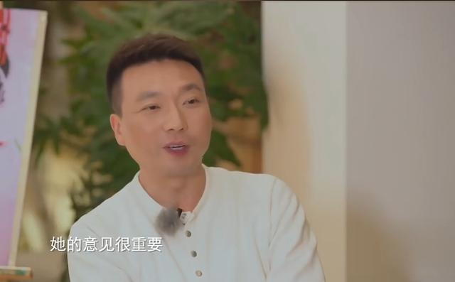 事实证明，54岁“丁克”了半辈子的康辉，早已走上了另一条大道