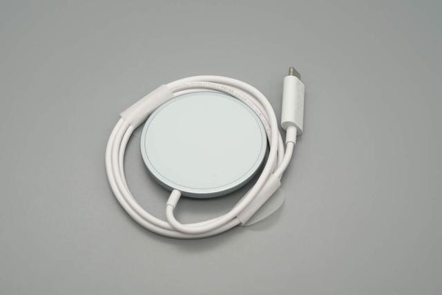 完美适配iPhone 17系列新机，谷歌25W Qi2.2磁吸无线充电器拆解