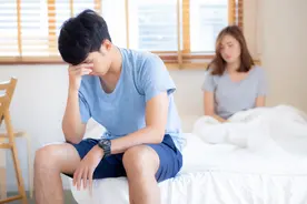 男人的这个难言之隐呈年轻化！来看看现在都有哪些治疗方法了→图片