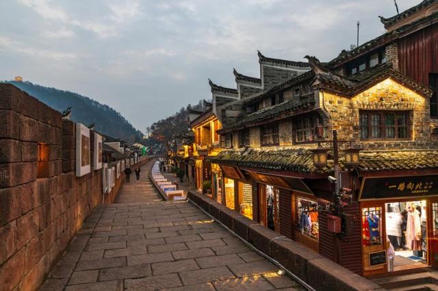 重庆旅游必去十大景点 重庆最值得去的地方排行榜