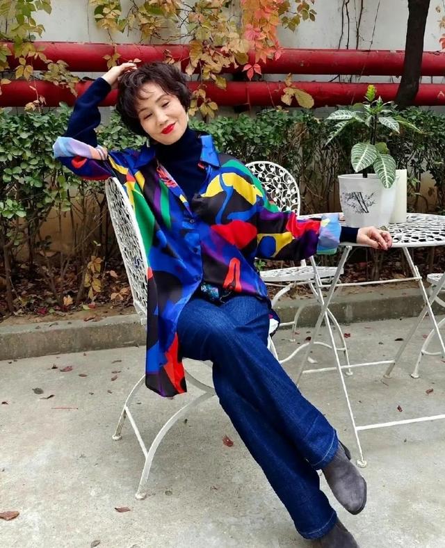 64岁徐俐晒北京小院，和二婚丈夫住农村平房，院子大得能跑步