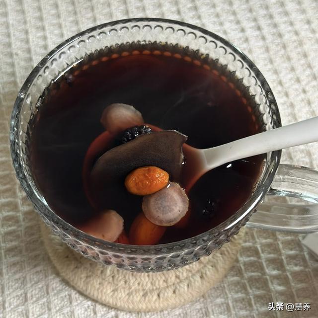 枸杞和它是绝配，补肾明目！连喝3天，精力旺了，视力也清晰！