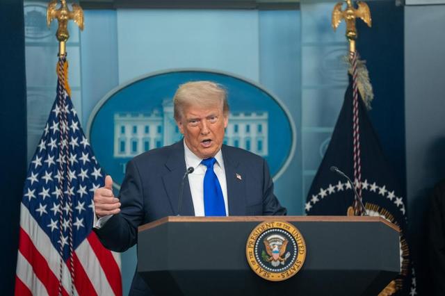 剧情突然来了个大反转！特朗普一个电话过去，高市早苗跟中国认怂