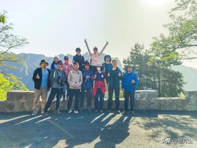 《太行山徒步记：从西走到南》免费的挂壁公路，悠悠然的崖边行走