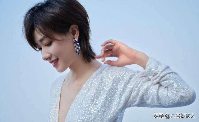 没想到一脱未成名，嫁普通丈夫8年，43岁万茜靠演女大佬终于红了