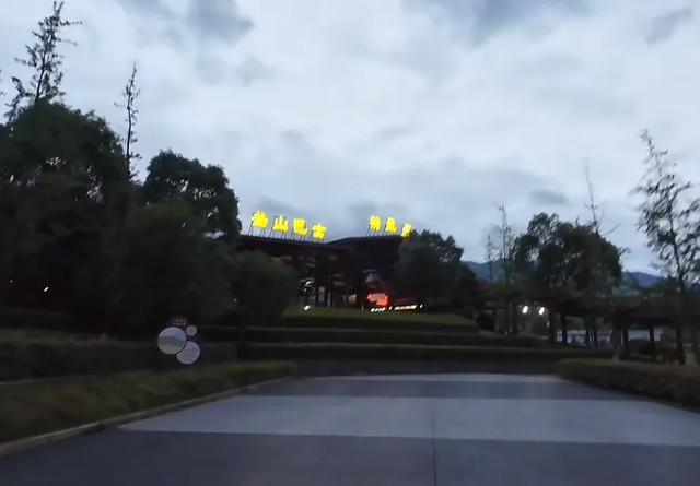 去了一趟江西武功山旅游,发了朋友圈,以为有人点赞,结果尴尬了