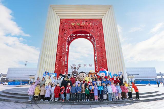 潮玩保定·次元共鸣！大头儿子携金豆哥哥，乘动漫专列赴古城之约