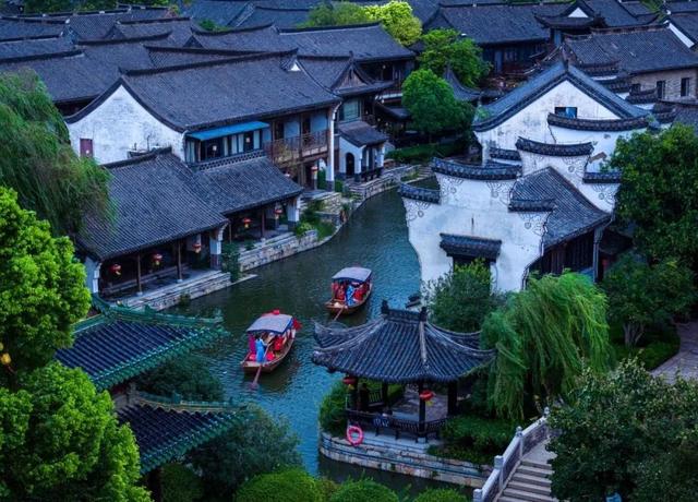 台儿庄古城复兴楼“登高祈福”，愿你拾级而上，步步皆好运！