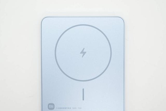 薄至8.7mm，轻松放进口袋，小米22.5W 5000mAh磁吸超薄充电宝拆解