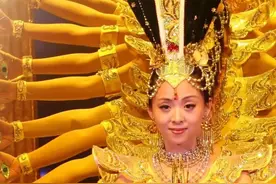 “消失已久”的邰丽华，20年后重上蛇年春晚，新身份让人刮目相看图片