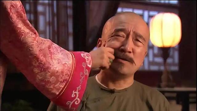 79岁李保田现状：定居山东衰老明显，儿子李彧太像父亲的“翻版”
