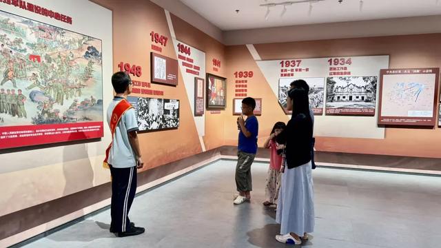 连城新泉：“双节”红色旅游人气旺