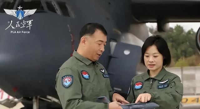 阅兵女机长身份曝光！私生活被扒牺牲太大，老公不简单，央视点名