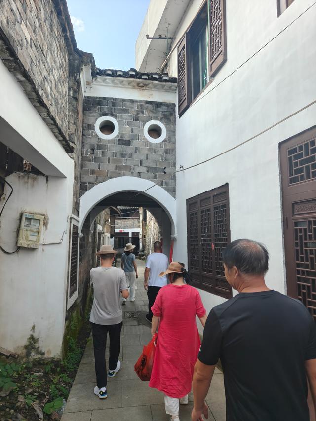 天台县山头郑村，风摇松叶南山秀，猎弹将军依依留